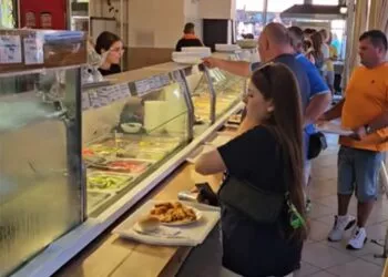 Meniul zilei la Eforie Nord: ce a primit un turist pentru 30 de lei într-o autoservire de pe litoral