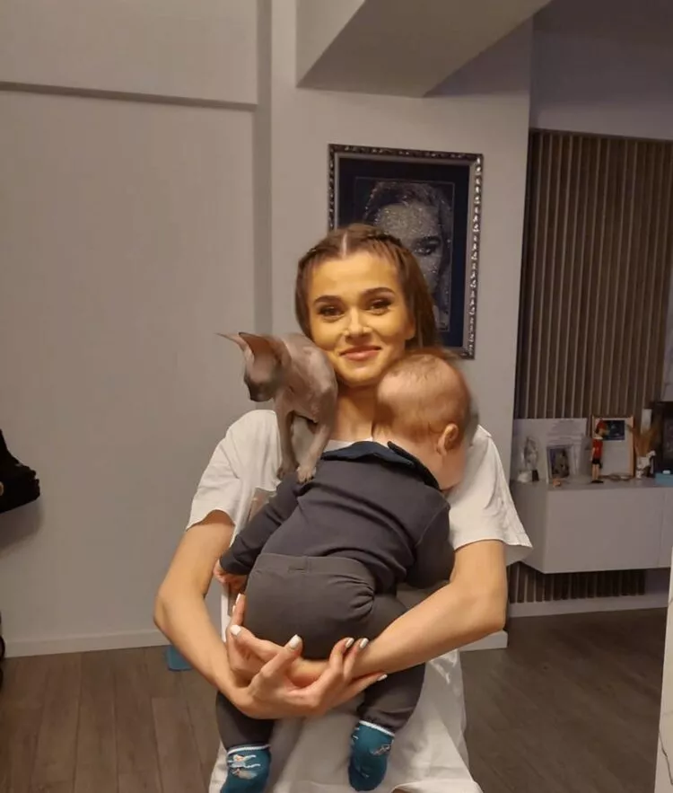 Theo Rose, mărturisiri emoționante: „Anxietatea mi-a marcat viața. Înainte de fiecare concert îmi era frică să cânt”