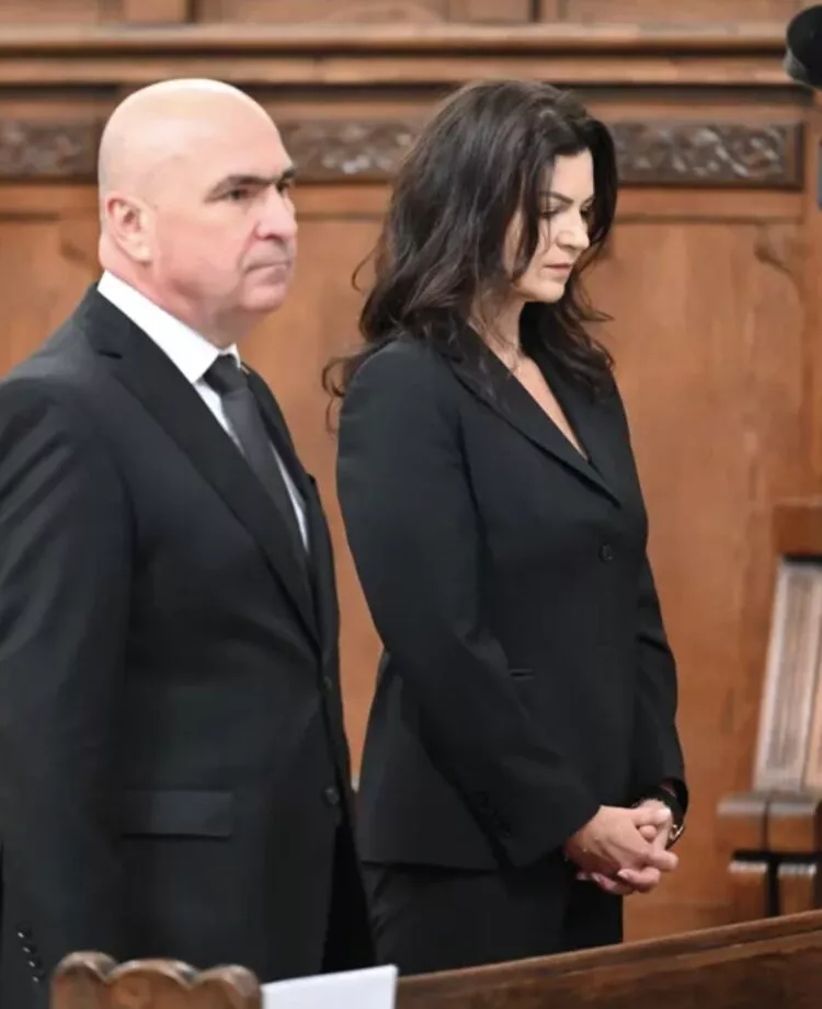 Cine este Ioana, femeia care îi stă alături lui Ilie Bolojan