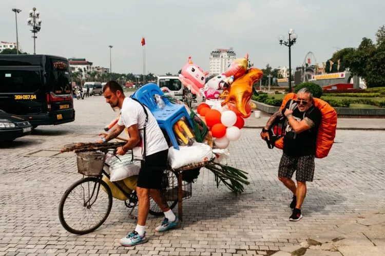 Atenție, Fani! Secretul ELIMINĂRII de la Asia Express: Mizil și Mara Bănică, dați afară, dar motivul real este… O Petrecere Năbădăioasă!