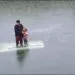 Argeș: Un bătrân și o fetiță, salvați de pe plafonul unei mașini căzute într-un canal de fugă. Scene dramatice la Băiculești