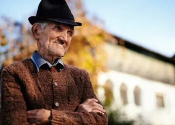 Veste bună pentru pensionari: Sute de mii de români ar putea primi pensii mai mari la finalul anului 2025