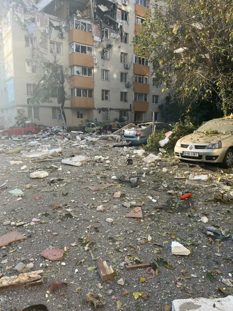 Tragedie în Rahova: Explozie la Bloc cu Bilanț de Doi Morți și Patru Răniți Grav; Elevi Afectați de Deflagrație