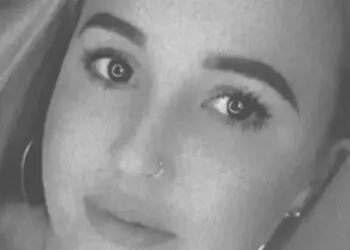 Anna, mamă a trei copii, ucisă pe stradă de fostul iubit, sub privirile fiului ei de 12 ani