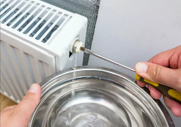 Cum și de ce să aerisești caloriferele înainte de sezonul rece