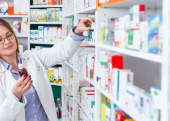 CNA interzice promovarea farmaciilor prin reduceri la medicamente și suplimente. Reacții dure din piață: „Se lovește în transparență și concurență”