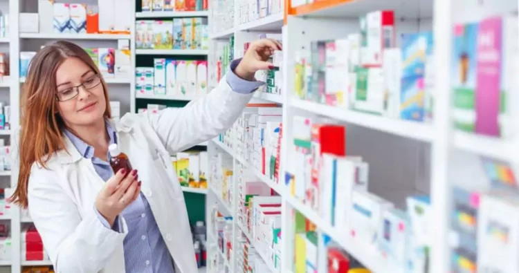 CNA interzice promovarea farmaciilor prin reduceri la medicamente și suplimente. Reacții dure din piață: „Se lovește în transparență și concurență”