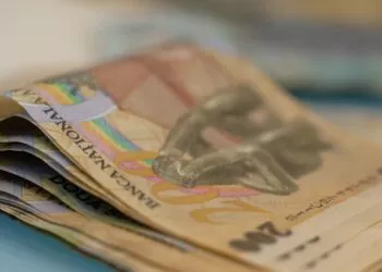 Decizie finală în Coaliție: zeci de mii de concedieri în primării și ministere. Guvernul Bolojan anunță reduceri de personal și tăieri salariale