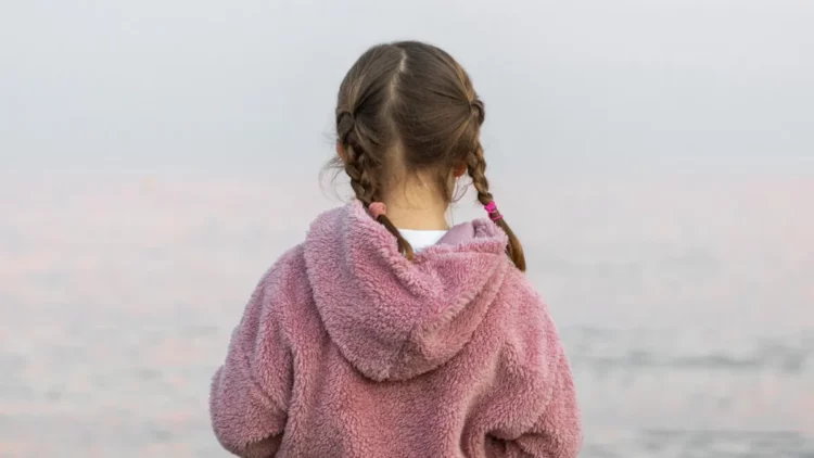 O fetiță de doi ani a murit în brațele tatălui, la scurt timp după externarea din spital. Ancheta a fost deschisă