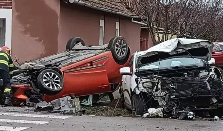 Accident lângă Timișoara: mamă și fiică de 10 ani, transportate la spital