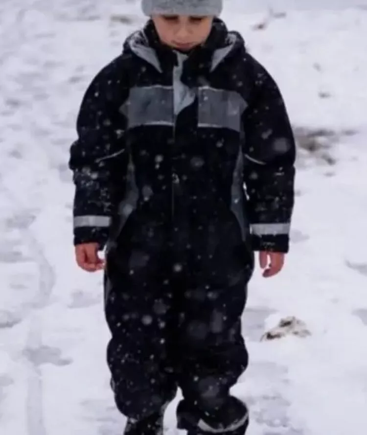 Copil de 11 ani, obligat să meargă șase kilometri prin zăpadă după ce a fost dat jos din autobuz