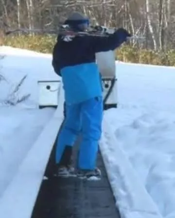 Un copil de 5 ani a murit după ce a rămas prins într-o bandă rulantă pentru schiori