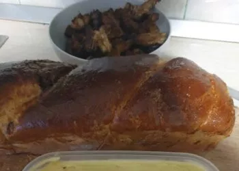 Salata boeuf a ajuns „de lux” la un Revelion din România. Cum a transformat un român preparatul tradițional într-un spectacol neașteptat