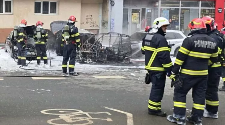 Tragedie pe Bulevardul Constructorilor: o femeie a murit carbonizată într-o mașină electrică cuprinsă de flăcări