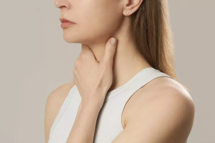 Cancer tiroidian: cauze, simptome, diagnosticare și tratament