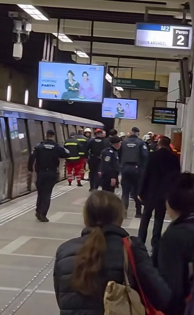 Tragedie la metrou: un tânăr a murit după ce s-a aruncat în fața trenului la Stația de metrou Piața Unirii 2