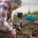 Cum să marchezi locurile în care ai plantat legume în grădină? Ai nevoie de câteva sticle de plastic