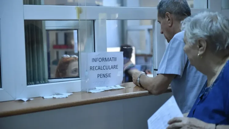Risc ca pensiile să nu crească nici măcar cu rata inflației de la 1 ianuarie. Ce scenarii analizează Guvernul