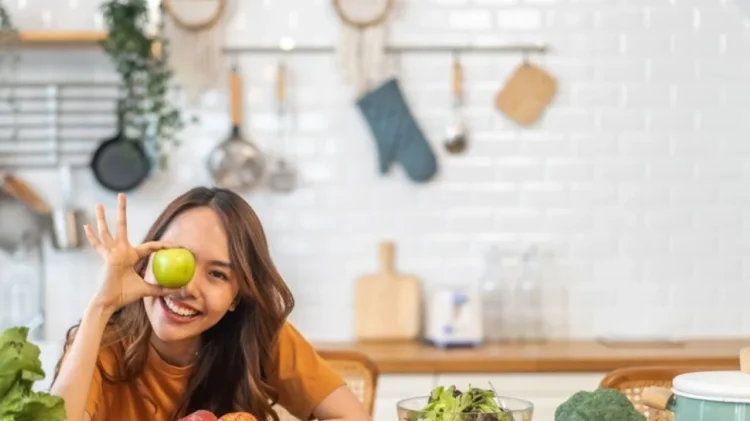 Alimentele care ar putea ține pielea mai tânără, de la mango la nuci și morcovi