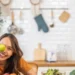 Alimentele care ar putea ține pielea mai tânără, de la mango la nuci și morcovi