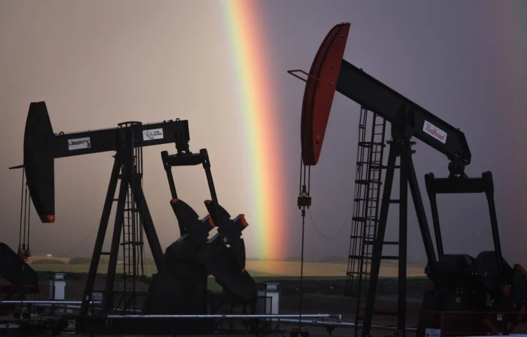 Petrolul Brent ajunge la 114,45 dolari pe baril, iar bursele scad pe fondul temerilor legate de AI