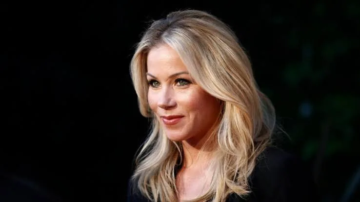 Christina Applegate, diagnosticată greșit cu scleroză multiplă. De ce poate fi dificil de identificat această boală?