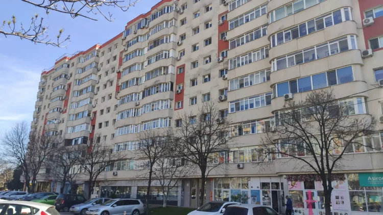 Obligații la bloc dacă se sparge o țeavă comună în apartament. Cine are drept să-ți intre în casă și ce reparații vei achita singur