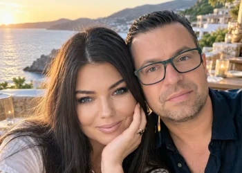 Paula Seling și Alexandru Gorgos pe coperta VIVA!, după logodnă. Povestea lor de dragoste, dezvăluită în premieră: „La vârsta noastră, nu mai cauți fluturii care îți dau lumea peste cap. Prețuiești omul care îți aduce liniște în mijlocul furtunii” / EXCLUSIV
