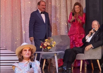 Gală grandioasă pentru Octavian Ursulescu la Teatrul Constantin Tănase! Angela Similea și mai toate vedetele generației l-au omagiat