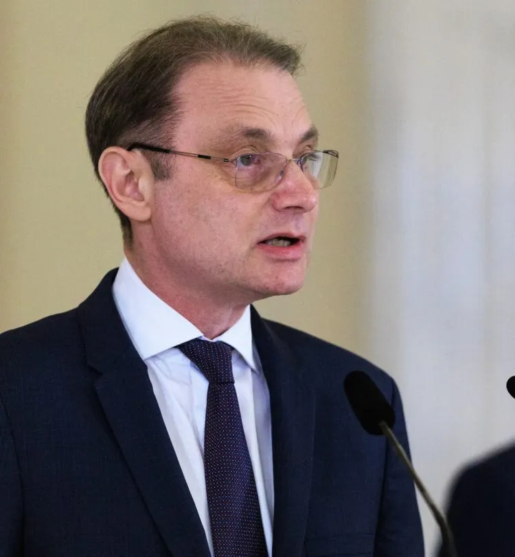 Ce solicită cele 13 asociații de pacienți