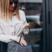 Trei foști angajați Louis Vuitton dezvăluie șase greșeli ale clienților de lux