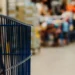 Românii plătesc același preț, dar primesc mai puțin. Trucul din supermarketuri care scumpește discret cumpărăturile