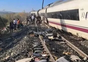 Două vagoane au căzut de pe terasament