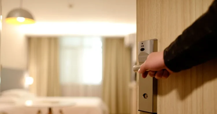 Nuntă la Sibiu, ajunsă dosar penal după ce mirele ar fi montat camere ascunse în prize