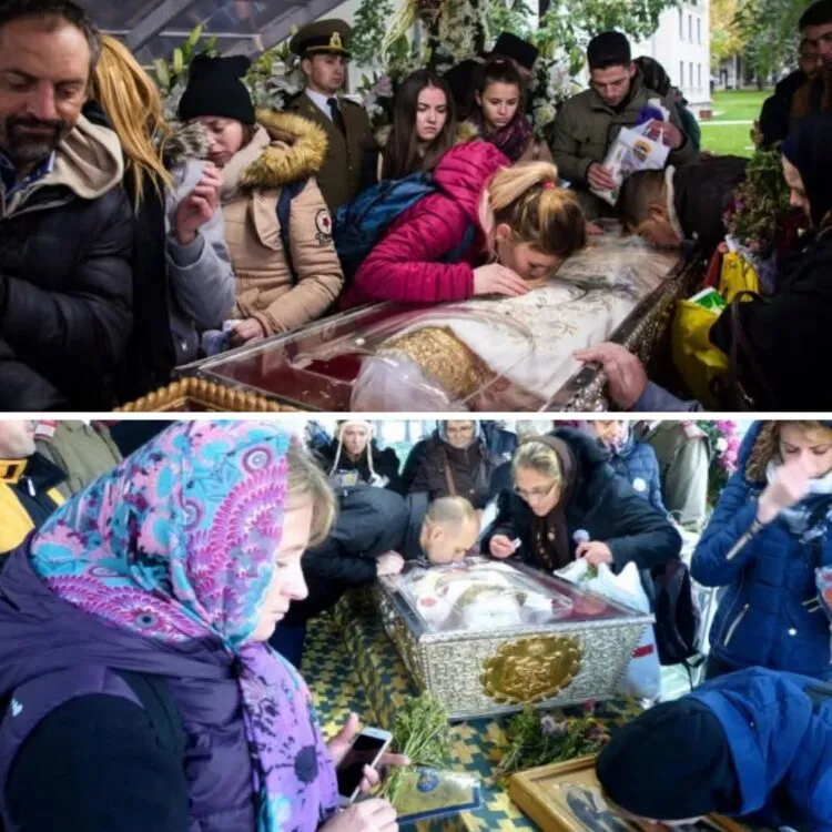 Minunea povestită de o mamă din Iași la racla Sfintei Parascheva. A lăsat un bănuț pentru Sfântă, iar la ieșirea din biserică a avut parte de o surpriză